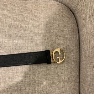 Reversible Gucci leather belt with buckle GG black and red